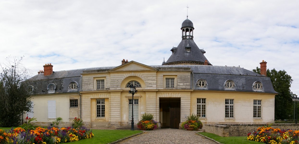 Le Donjon de Ste Genevieve-des-Bois: Le Donjon 00a